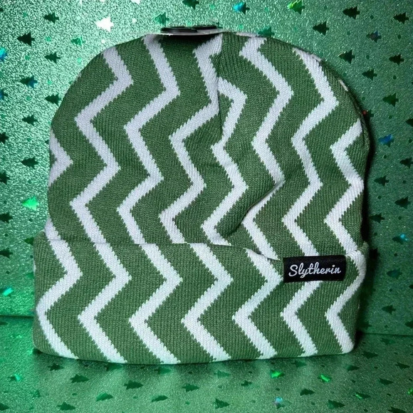 Slytherin Knit Beanie Hat NWT Harry Potter - Picture 5 of 8